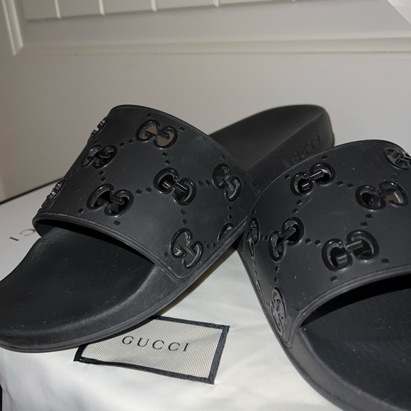 Authentic Men’s Black Gucci Slides - Picture 2 of 3